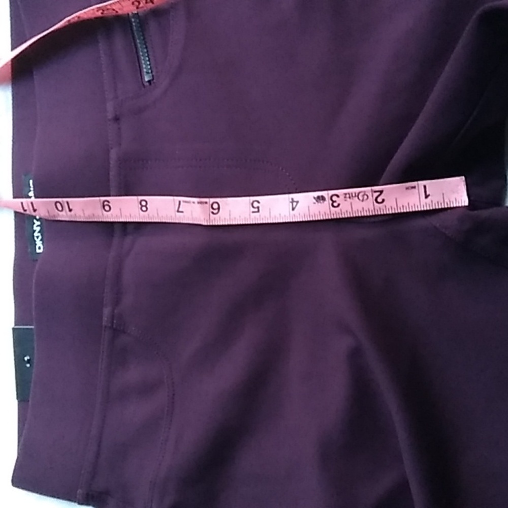 DKNY SIZE SMALL - Picture 5 of 9